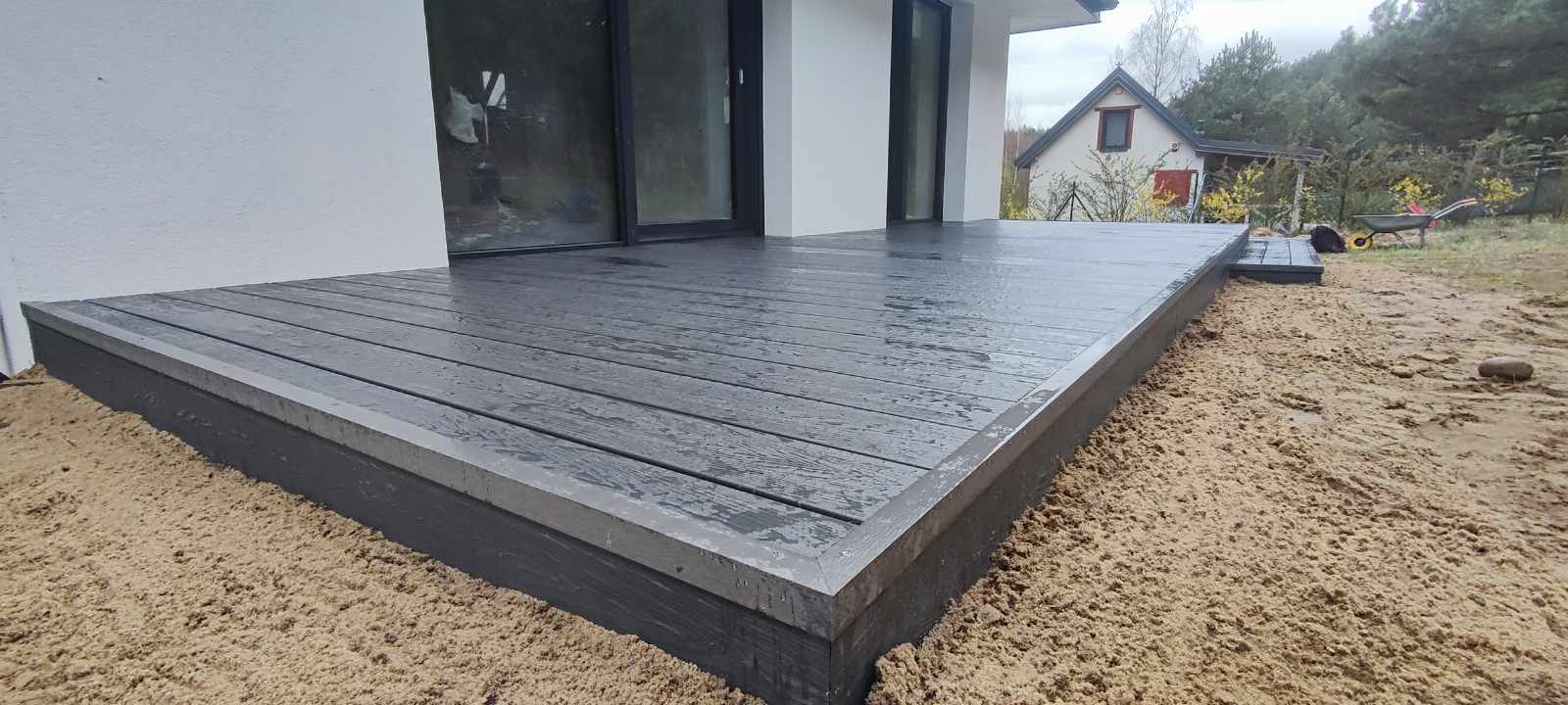 Decking with a step – project photo